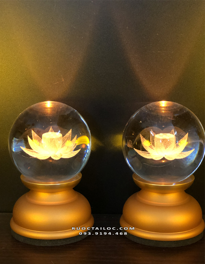 Bài trí đèn trên bàn thờ Phật là một trong những nét đẹp truyền thống trong văn hóa tín ngưỡng của người Việt. Với nhiều mẫu mã và kiểu dáng khác nhau, các sản phẩm đèn trang trí bàn thờ của chúng tôi sẽ giúp bạn trang trí cho không gian thờ cúng của mình thêm phần đẹp mắt và tôn nghiêm.