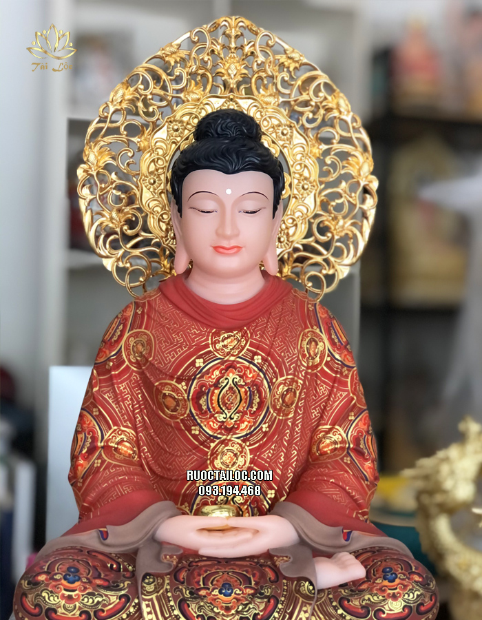 Tượng Phật Thích Ca áo gấm đỏ hào quang vàng